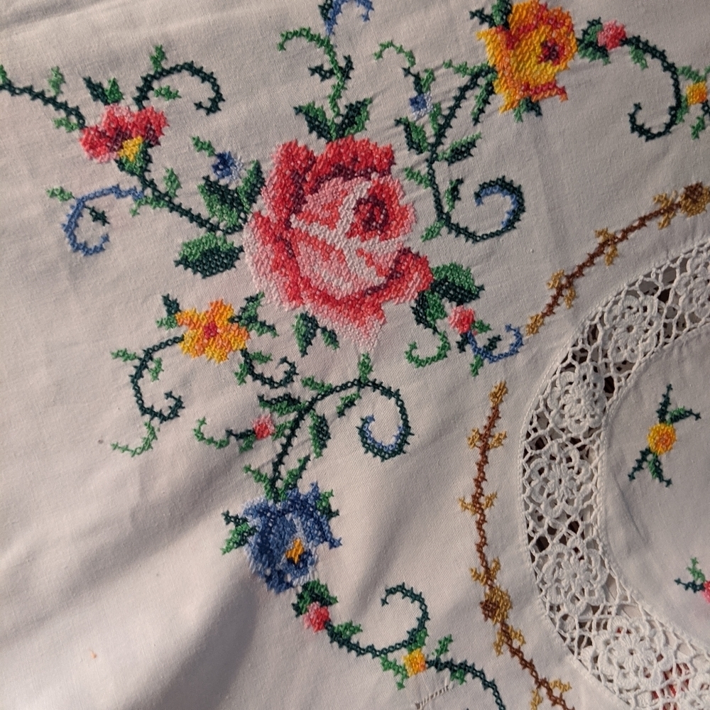 Handmade Italian Lace Bed Cover Embroidered - Picture 6 of 7